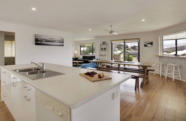 SPACIOUS HOLIDAY HOME IN THE HEART OF CRESCENT HEAD