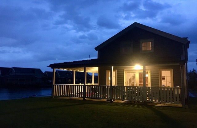 Casa de vacaciones con sauna y muelles de pesca.