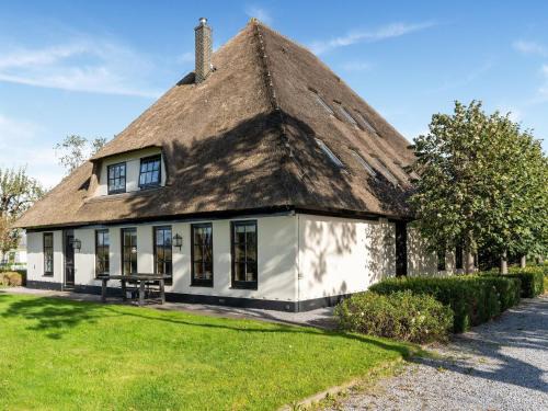 Spacious Holiday home De Pauwenhof