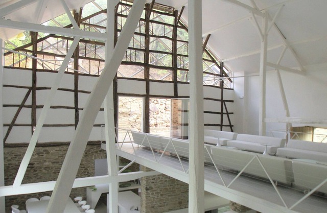 Espaciosa casa de vacaciones en Redu con jardín