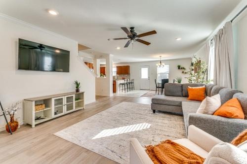 Spacious Home 11 Mi to San Antonio River Walk