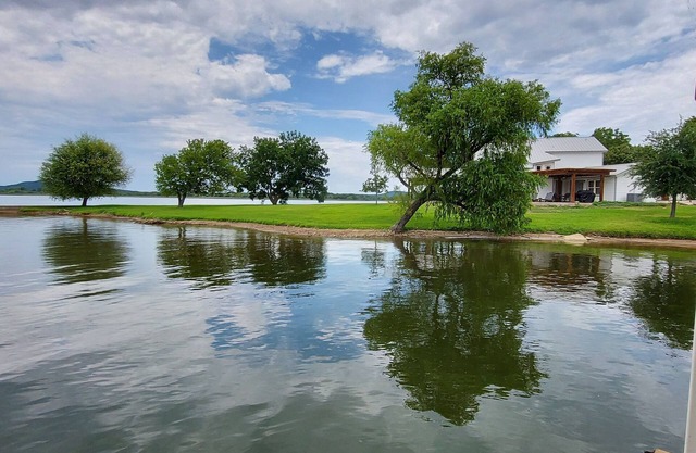 Spacious Home at McGinnis Point