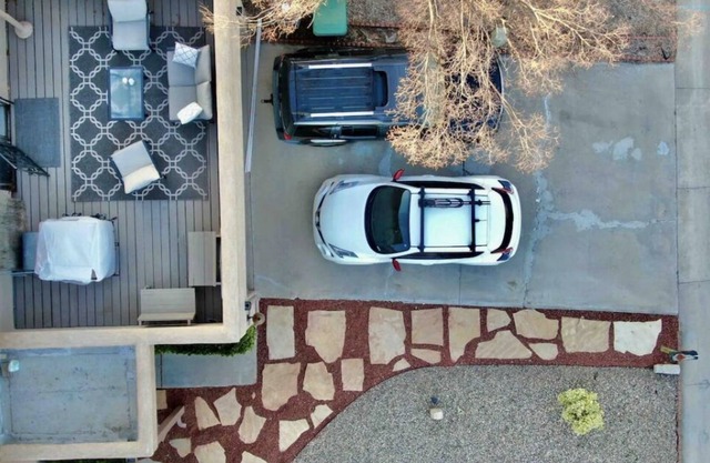 Spacious Home between Paradise Hill Golf Course and Petroglyph National Monument