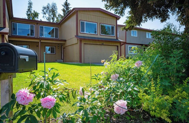 Spacious Home close to Coastal Trail and Downtown