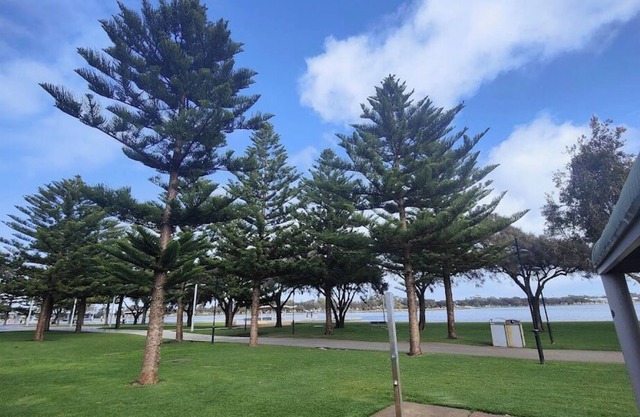 spacious home close to Mandurah foreshore, shops and restaurants