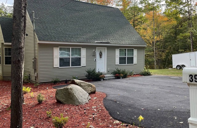 Spacious Home for 14 Guests Near Lake Winnisquam – Close to Everything!