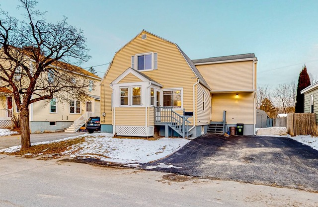 Spacious home in a central location with a firepit, enclosed yard, and W/D