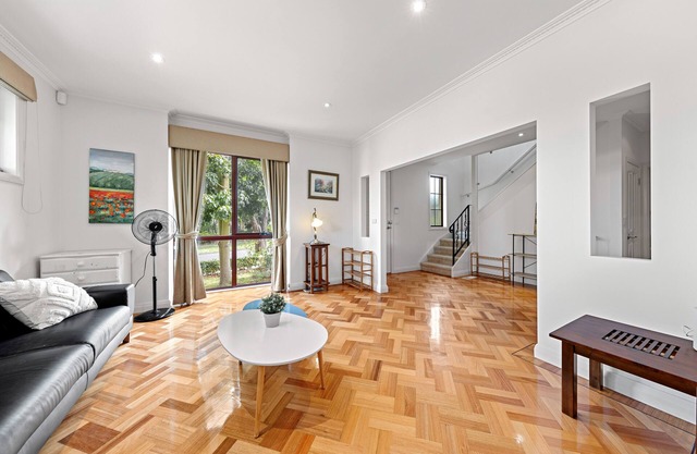 Spacious home in heart of GLEN