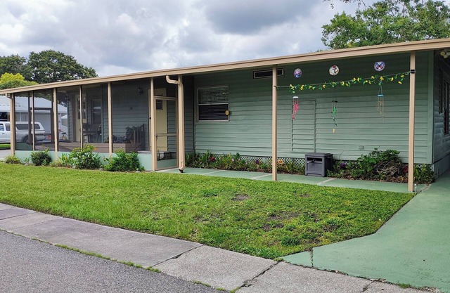 Spacious home near restaurants, movies, beaches, and hospitals, w/community pool