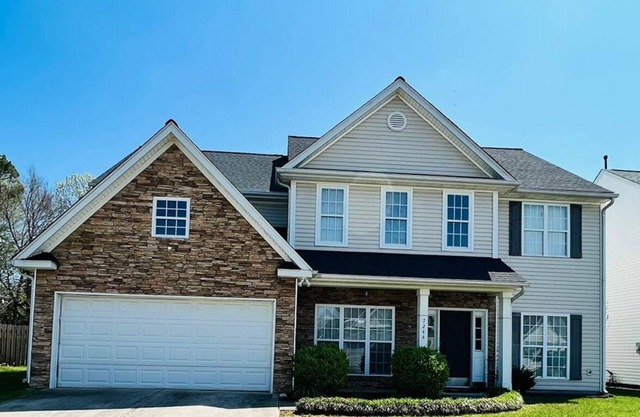 Spacious Home Near 🚉 , Uptown, 🏈, ⚽, ⚾, PNC Pavilion, 🏁, UNCC & Airport!!