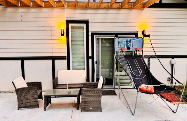 Spacious Home Perfect for Two Families or Groups