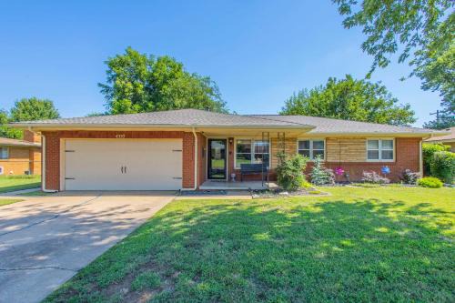 Spacious Home - Pet Friendly with Fenced Backyard
