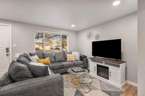 Spacious Home W Foosball & Big Backyard