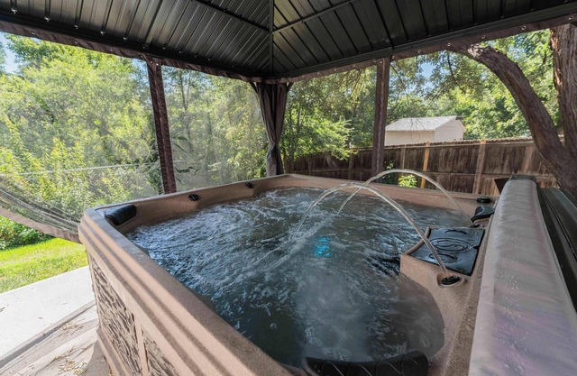 Spacious home w/ Game Room, Hot Tub & Sauna!