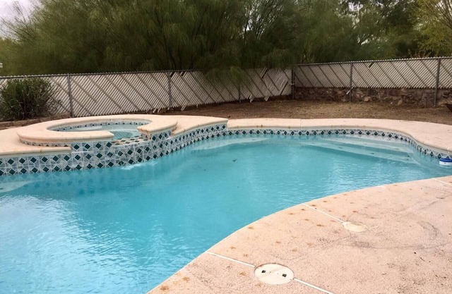 Amplia casa con piscina climatizada