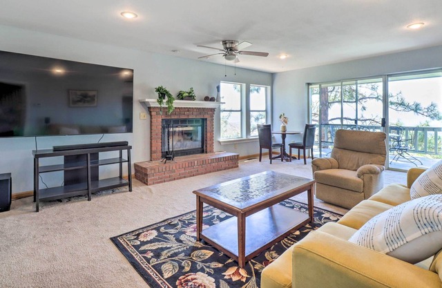 Spacious Home w/ Mtn Views & Starlink WiFi!