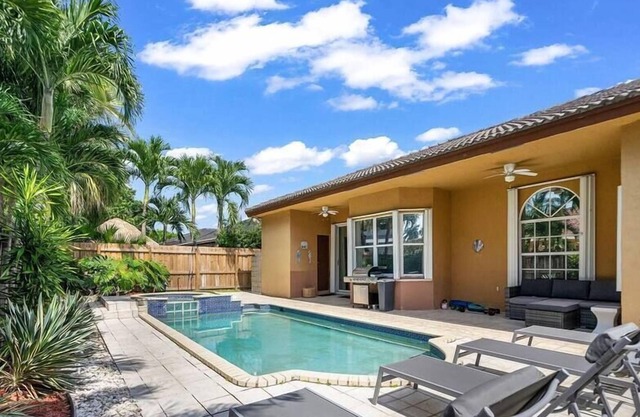 Spacious Home w/Pool & Game room!