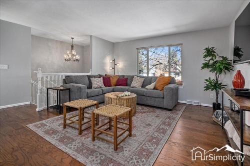 Spacious Home W Yard, Fire Pit & Game Room