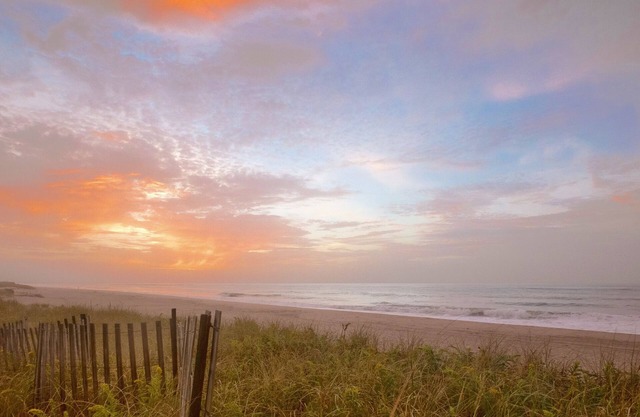SPACIOUS HOME - WALK TO OCEAN BEACH- SOUTH OF MONTAUK HIGHWAY