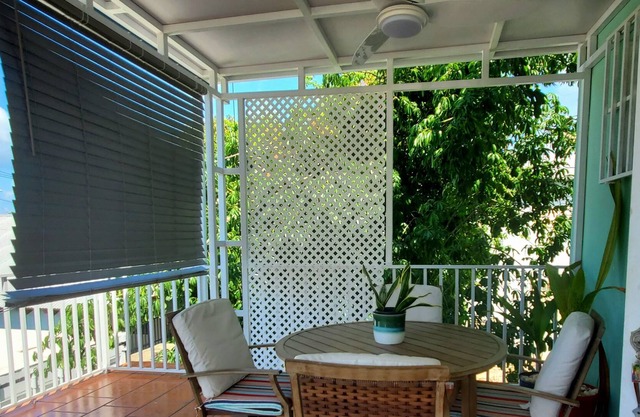 Spacious home walk to beach and ferry