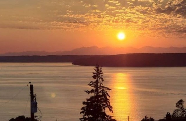 Spacious Home with Amazing Views - 2 mins from Beach/Water Access