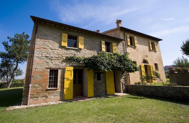 Amplia casa con piscina