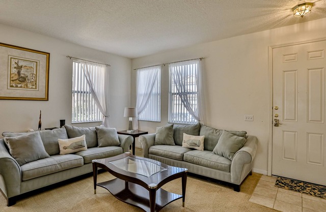 Spacious home with private pool and spa, lanai and WiFi - close to parks