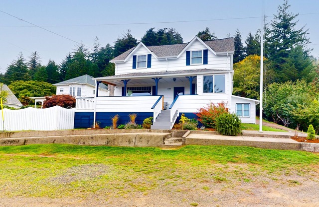 Spacious home with river views, hot tub, covered porch, deck, grill, & W/D
