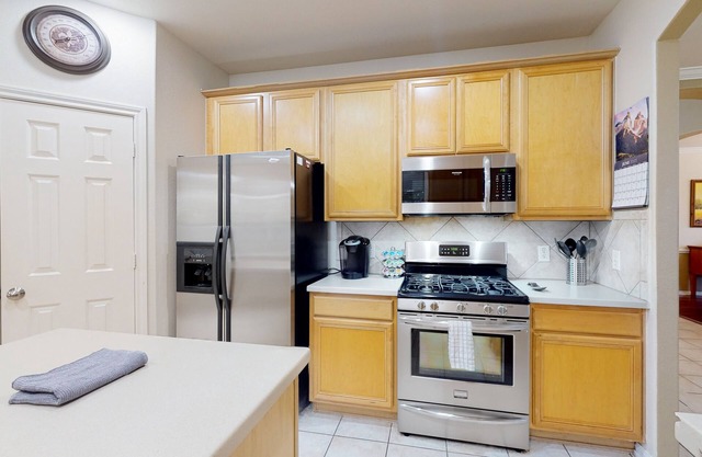 Spacious home with kayaks, fenced yard, great location, central AC & W/D