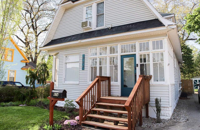 Spacious House Down town - 5 minutes from festivals