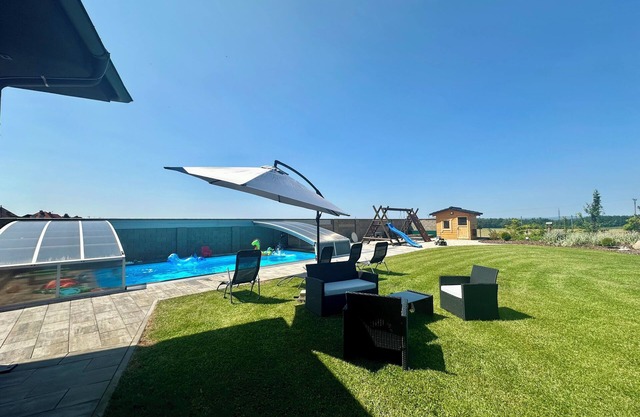 Spacious HOUSE&POOL&GARDEN in South Bohemia