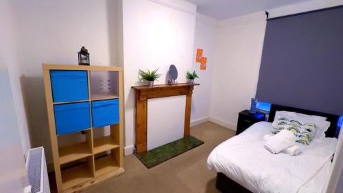 Spacious House- Parking Garden & Central Location