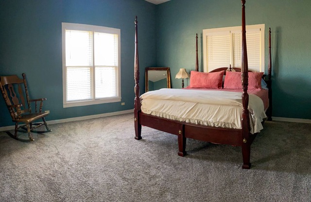 Spacious House & Private Yard in a Quiet and Quaint Neighborhood