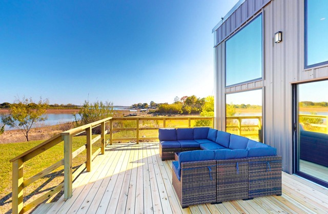 Spacious house with private patio with water views & full kitchen