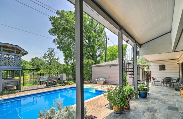 Spacious Houston Home, Day Trip to Galveston!
