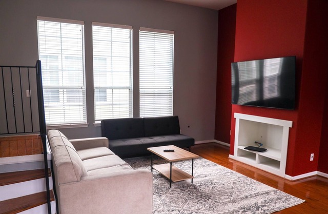 Spacious Houston Townhome 3bd/3.5ba
