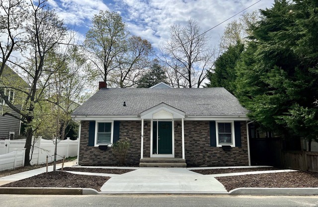 SPACIOUS, RENOVATED "IN-TOWN" REHOBOTH BEACH HOME - 84 Kent St.