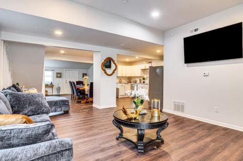 Spacious Indianapolis Home 3 Mi to Downtown!