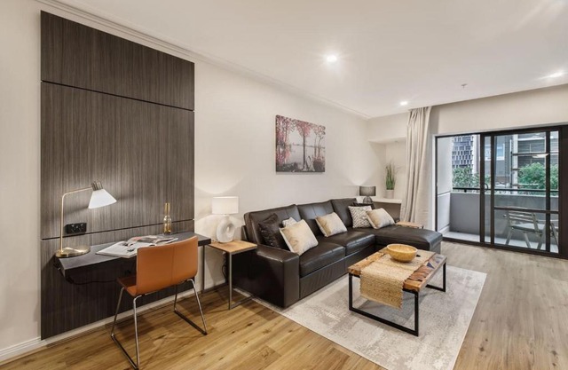 Spacious Inner-city Stay with King Bed and Balcony