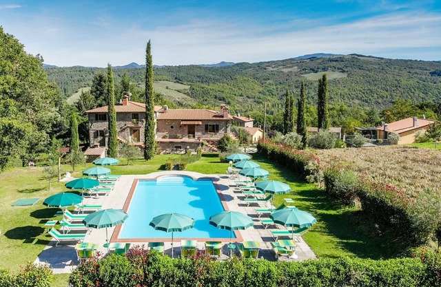 Spacious villa with private pool in Tuscany, in the Valtiberina countryside