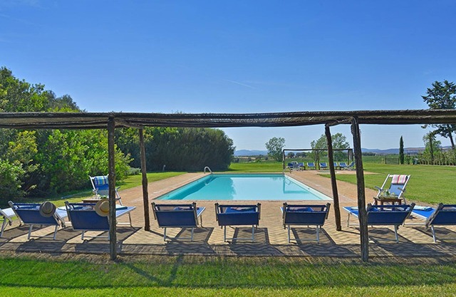 Amplio apartamento italiano con piscina grande y cerca de la playa