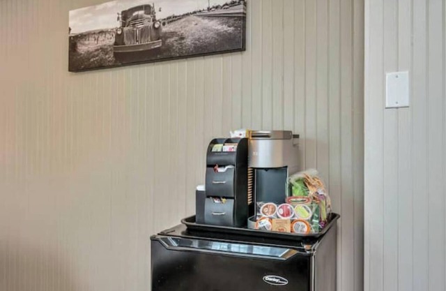 Spacious King Retreat – 5 Min to & Hot Springs and Napa Valley's Best Wineries