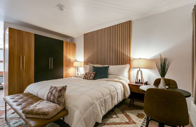 Spacious King Room with Modern Comforts – Ideal for Relaxing Getaways!