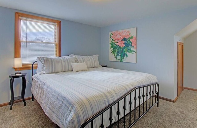 Spacious King Suite near Hall of Fame/Hwy/Airport