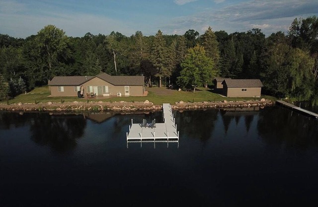 Hermosa casa para nadar y pescar en el lago Edward entre Nisswa y Breezy Point.