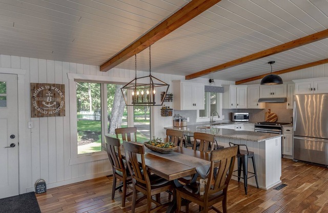 Spacious Lake Home w/panoramic views, fireplace, fire pit, beach