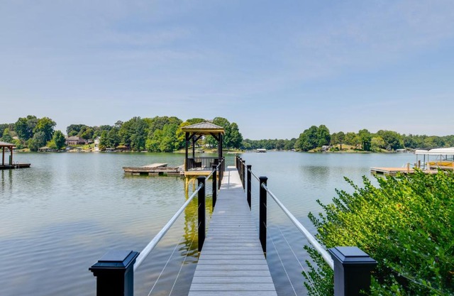 Spacious Lake Norman Retreat with Boat Ramp!