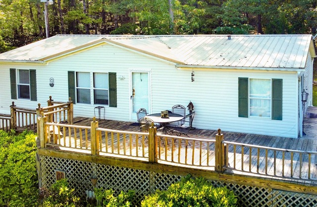 Spacious Lake View Home w/ King Bed & Only 1 min. To Boat Ramp