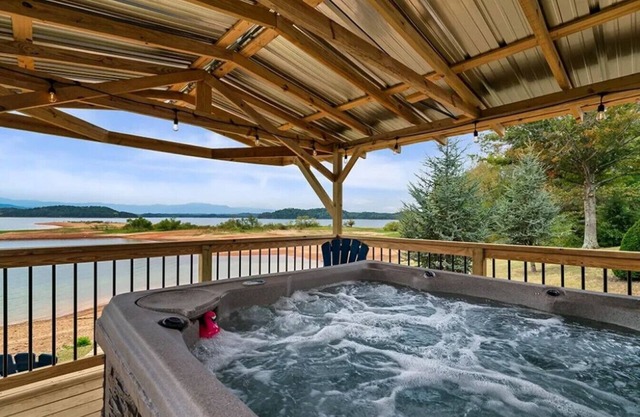 Spacious Lakefront Home: New Private Boat Dock, Boat Ramp, Hot Tub, Game Room