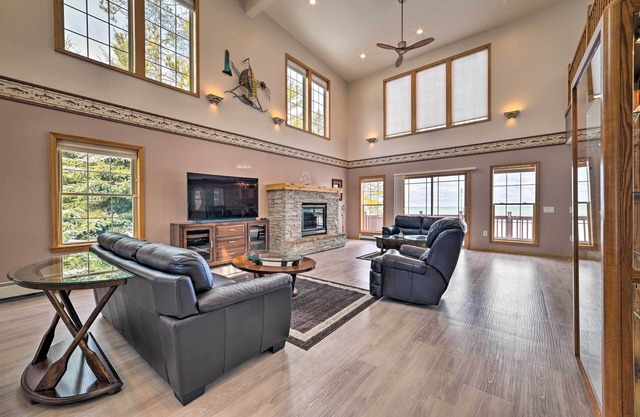 Spacious Lakefront Home w/ Sunroom & Bar!